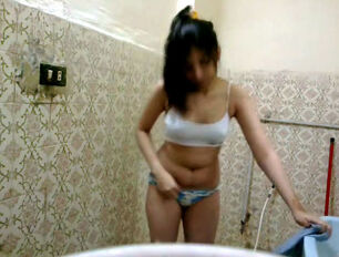 Madiha Khan desi shower posing bare
